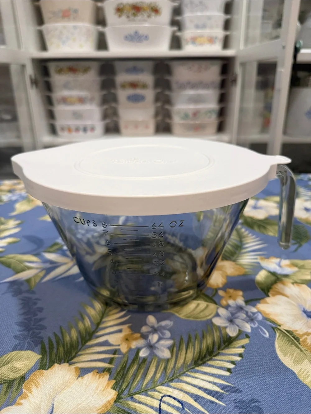 The Pampered Chef Clear Glass Batter Bowl Measuring cup with Lid